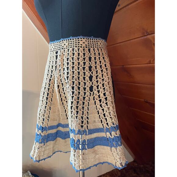 Vintage 50s Handmade White and Blue Open-Weave Crocheted Half Apron - Picture 3 of 7